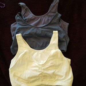 Girls sports bras bundle (4)